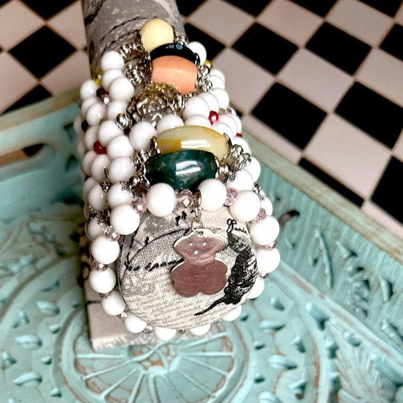 Milky white jade beaded handcrafted bracelet/ pure heart healing crystals - Picture 4 of 10